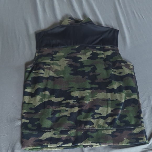 Sonoma Green and Black Camouflage Vest - Picture 4 of 4